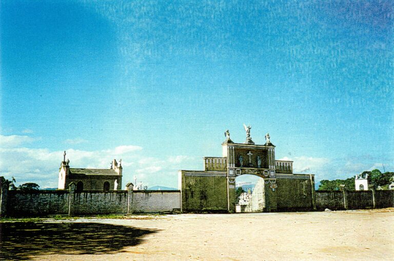 Portão do Cemitério da Colônia Murici